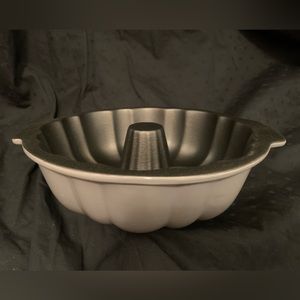 Parini glazed non-stick bundt pan